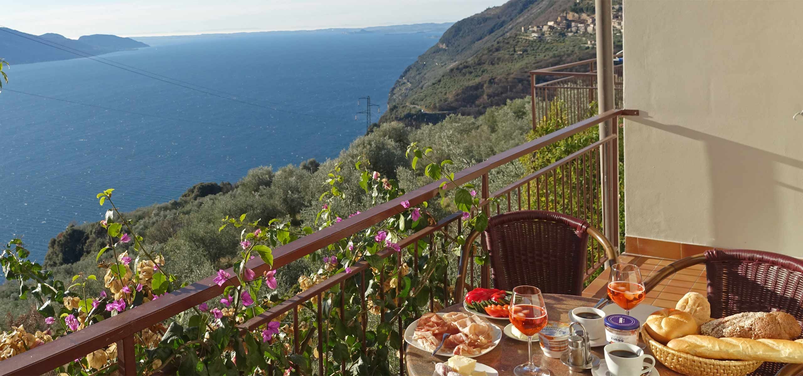 Frühstück über dem See