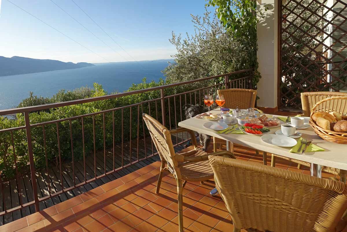 Frühstück über dem See