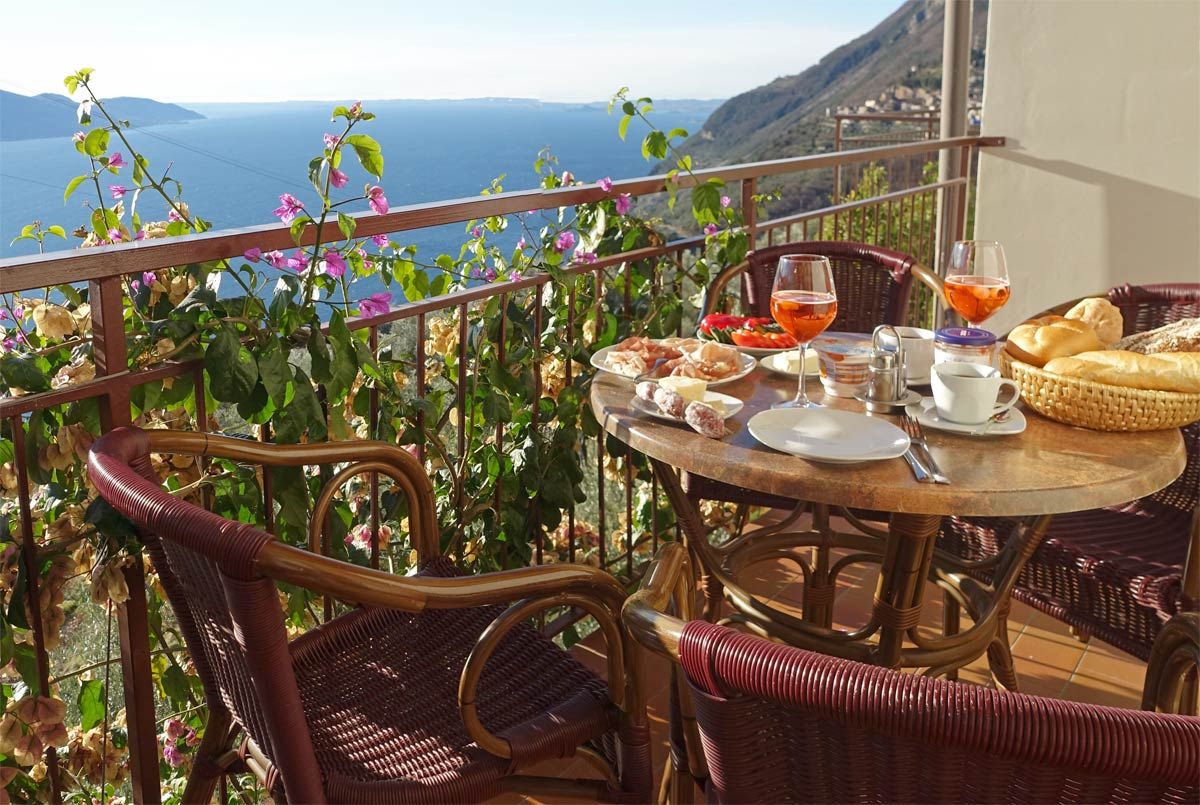 Ferienwohnung mit eigenem Balkon und Blick auf den Gardasee
